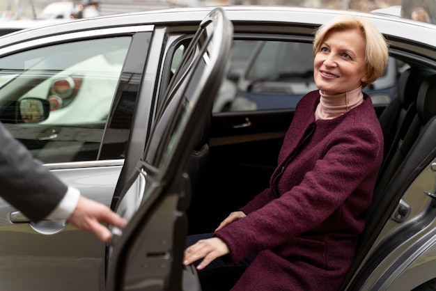 assistance du chauffeur au client